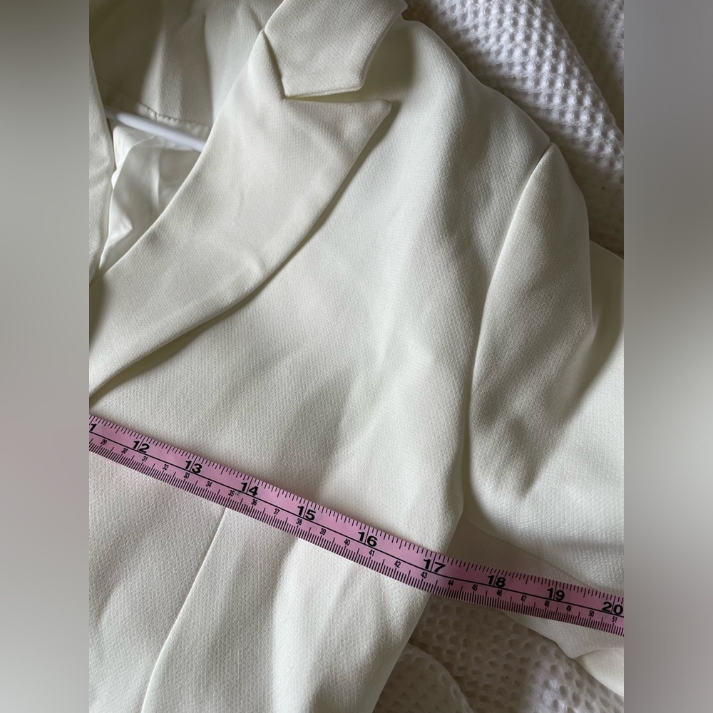Oversized white double-breasted blazer with gold-tone buttons size small NWOT - Picture 5 of 7